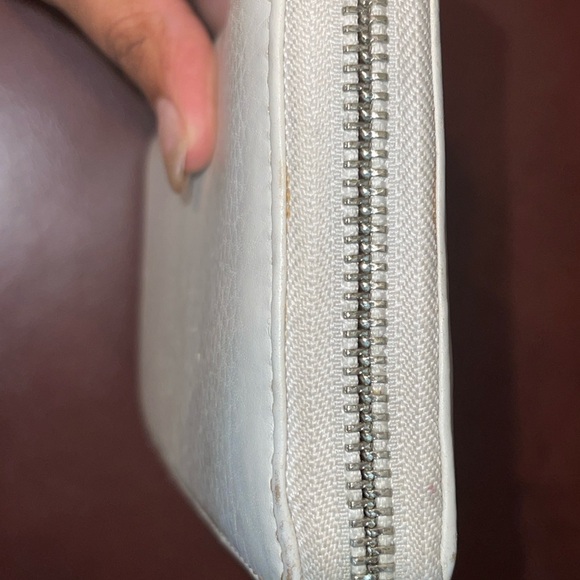 Coach Chelsea Pebbled Accordion Zip Around Wallet Parchment F40596 EUC - Picture 8 of 8